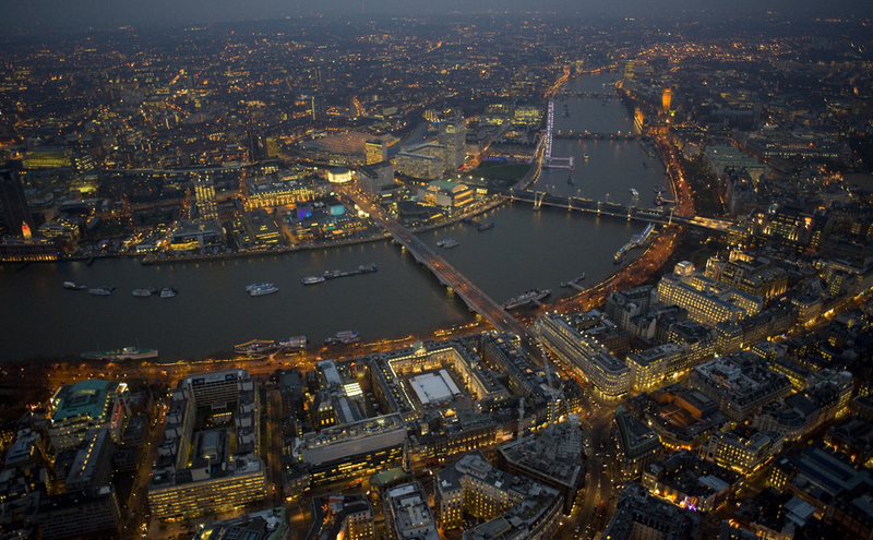 Illustration for article titled Spectacular Night Photography of London Causes Awe, Vertigo